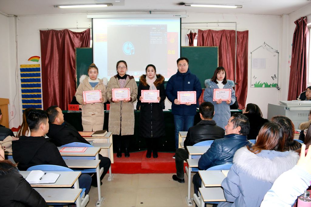 1547110526.jpg 学院召开2018年度总结暨表彰大会3.jpg