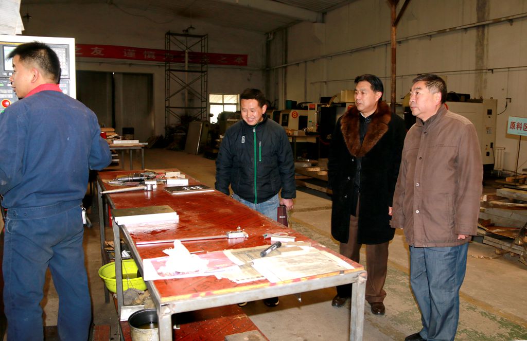 1548650326.jpg beat365英国官网网站领导慰问在岗教职工督查安全工作1.jpg