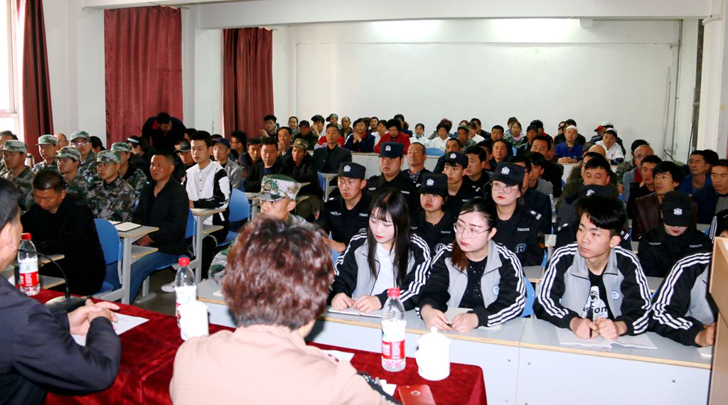 1555463742.jpg 牢固树立大局意识责任意识 保障师生安全.jpg