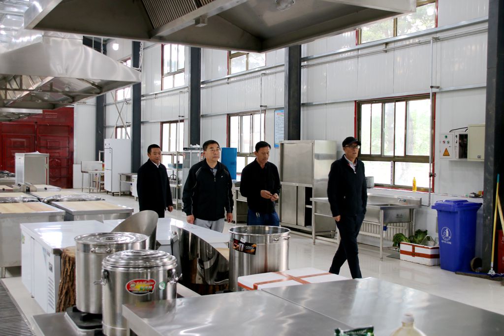 1557749985.jpg 东乡县对接职业教育“3+1”脱贫帮扶工作4.jpg