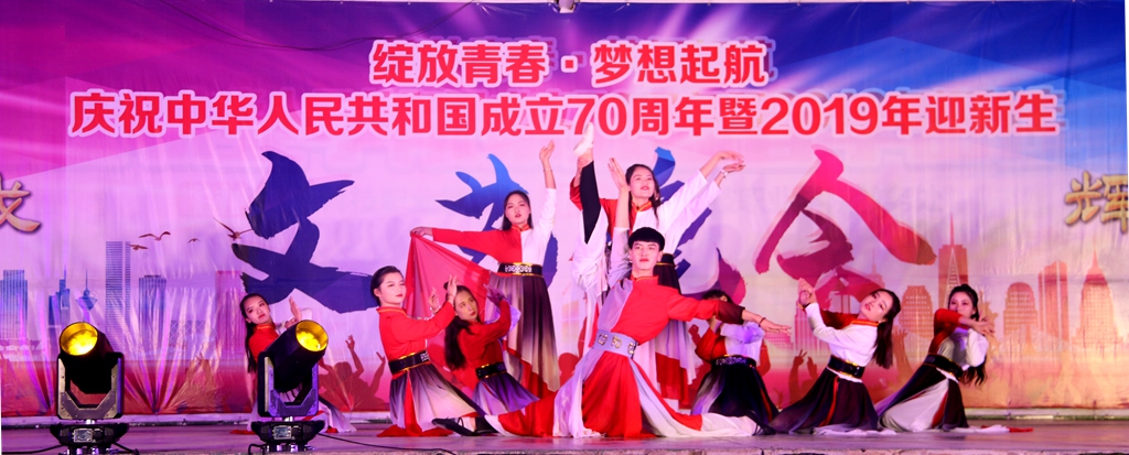 1569583273.jpg 庆祝建国70周年文艺晚会6.jpg